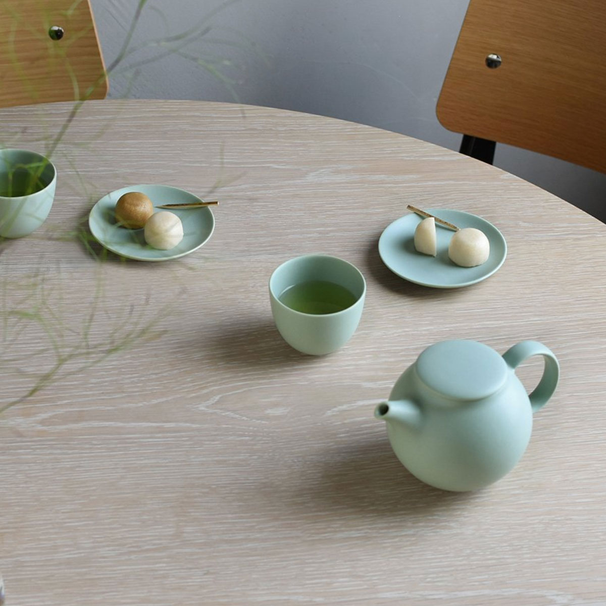 KINTO Tasse et soucoupe PEEBLE Mousse green – Image 2